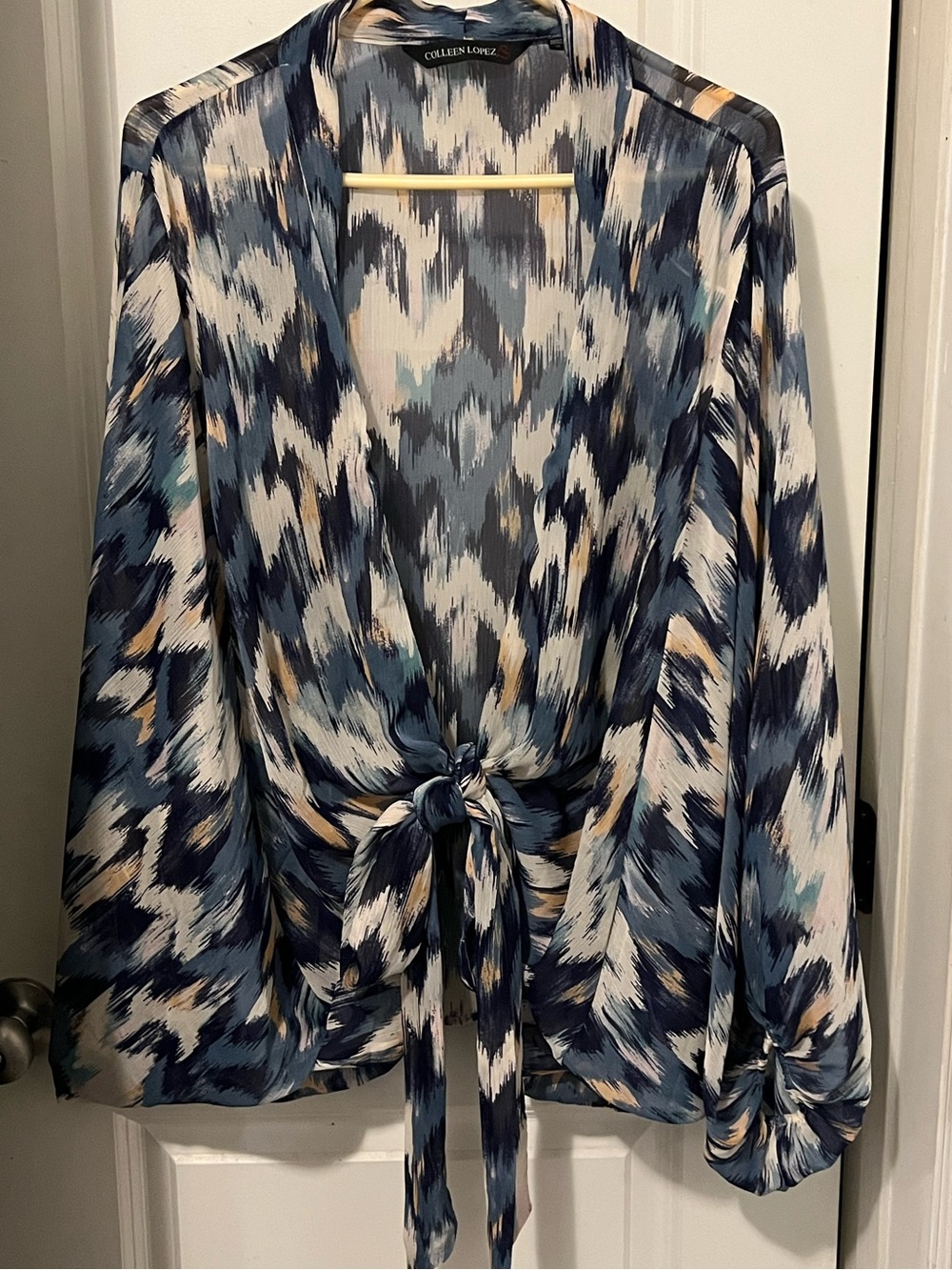 Colleen Lopez Blue and Cream Abstract Print kimono